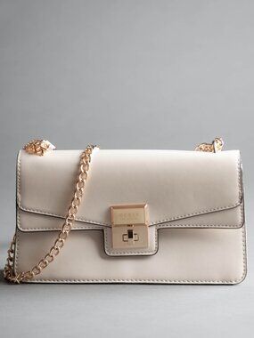 Guess Moonstone Crossbody Flap bag in Warm White
